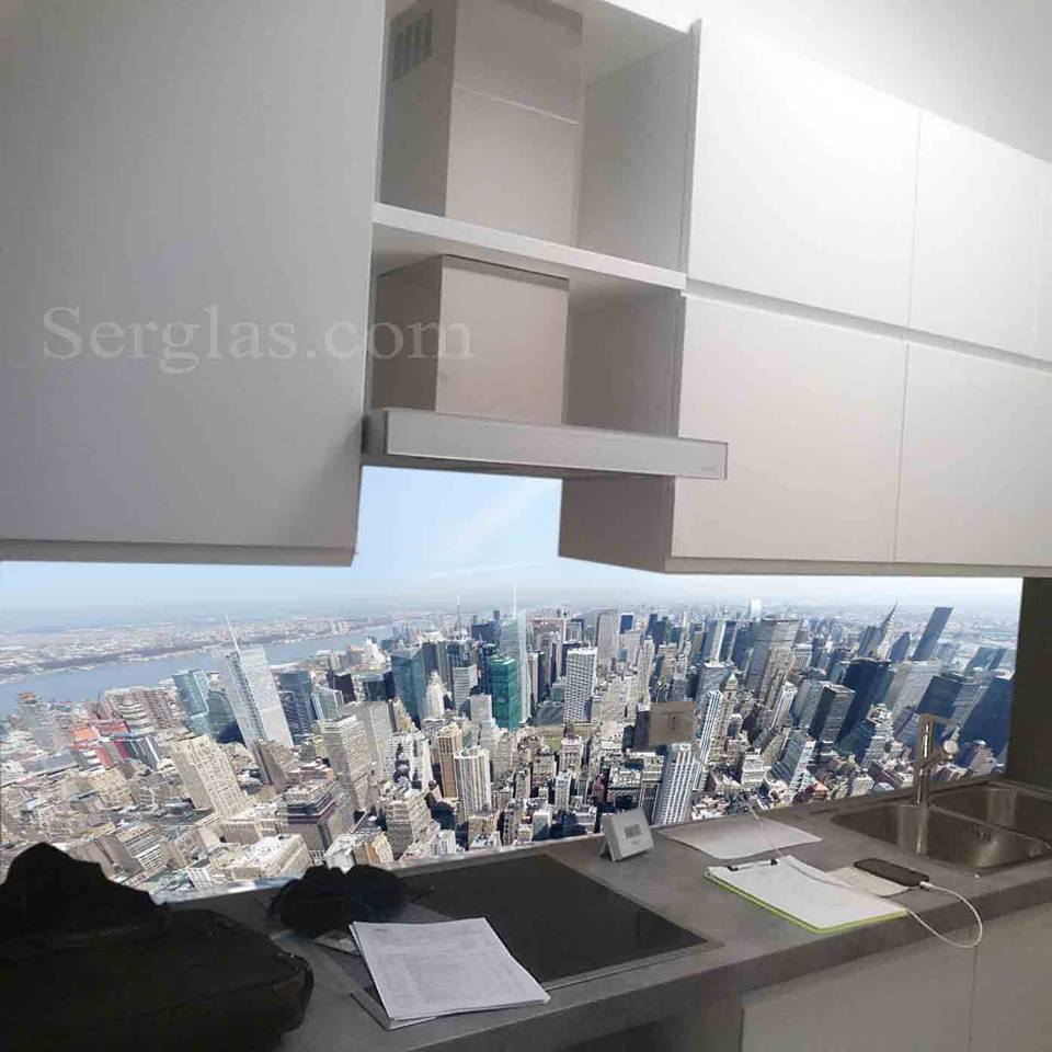 Frontale cucina in vetro stratificato realizzato su misura porte in vetro immagini stampa serglasstyle arredo arredare ristrutturazione vicenza bergamo verona rovigo reggio emilia porta a vetro scorrevole design immagine stampata vetreria verona vetreria vicenza vetreria arzignano vetreria padova scrigno eclisse porte tuttovetro