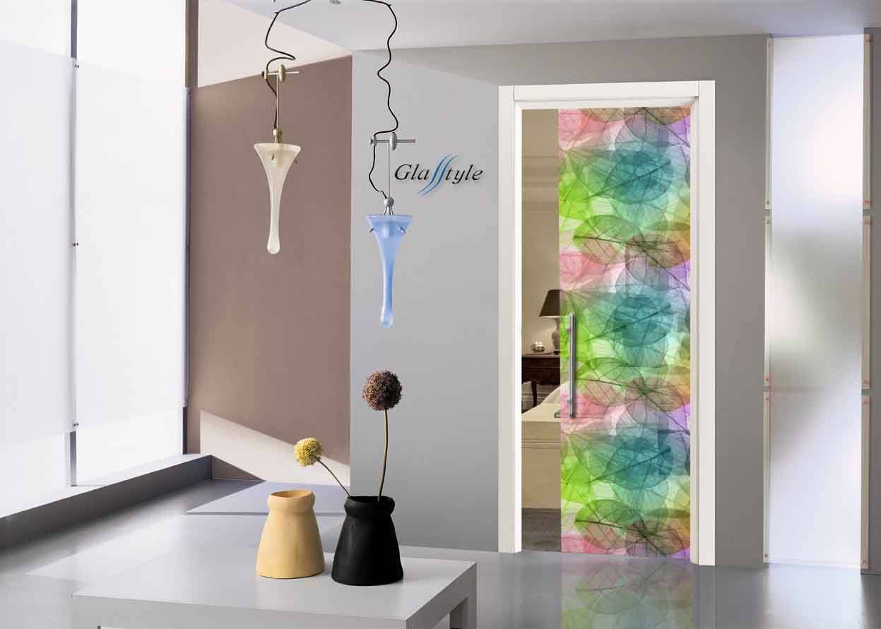 Porta scorrevole interno muro modello foglie colorate porta tuttovetro stratificata 5+5 acidataDonna rossa realizzata per una casa in PUGLIA spedizione in tutta Italia porta scorrevole porta arzignano vetreria vicenza vetreria verona ristrutturazione casa vetro design serglas glasstyle e a scrigno doppie porta doppia eclisse porte in vristallo vetreria
