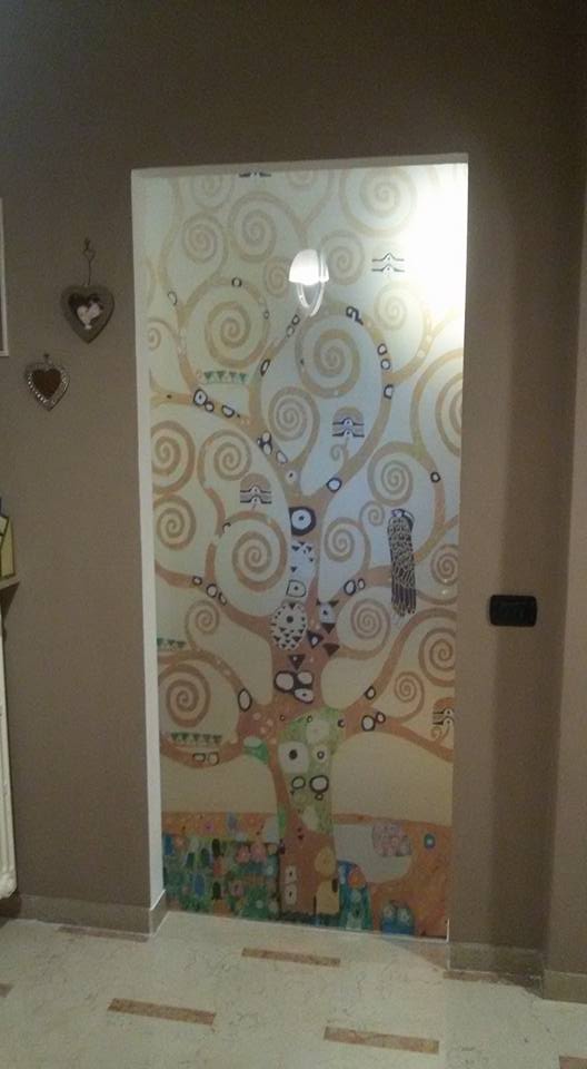 albero di climt su porta a vetri scorrevole su misura serglas glasstyle venezia porta a vetro scorrevole design immagine stampata vetreria verona vetreria vicenza vetreria arzignano vetreria padova scrigno eclisse porte tuttovetro
