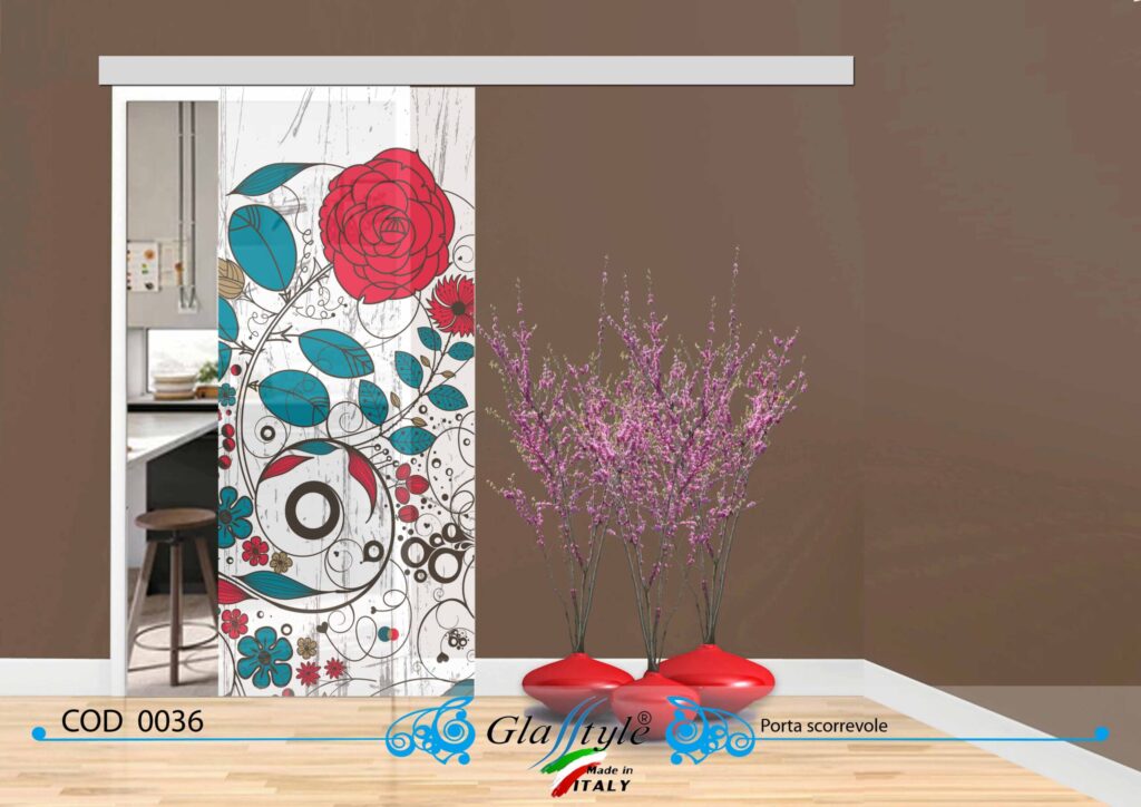 Porta scorrevole in vetro decorata con un'opera d'arte colorata in un ambiente interno.