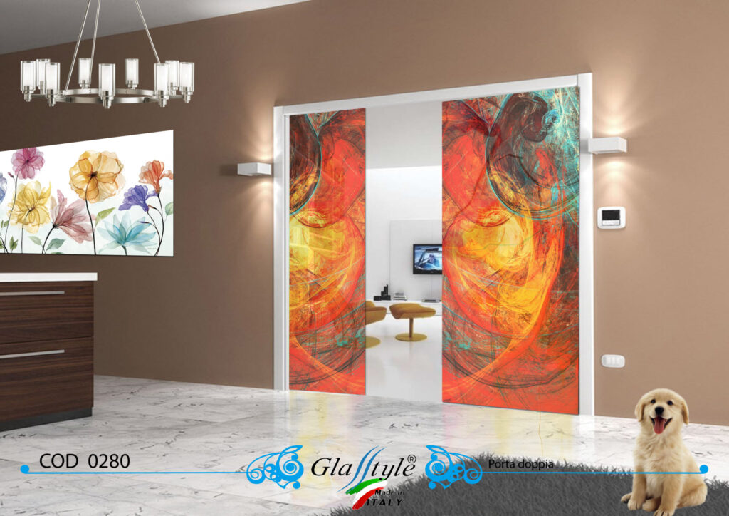 Porta scorrevole decorata con un'opera d'arte colorata in un ambiente interno.
