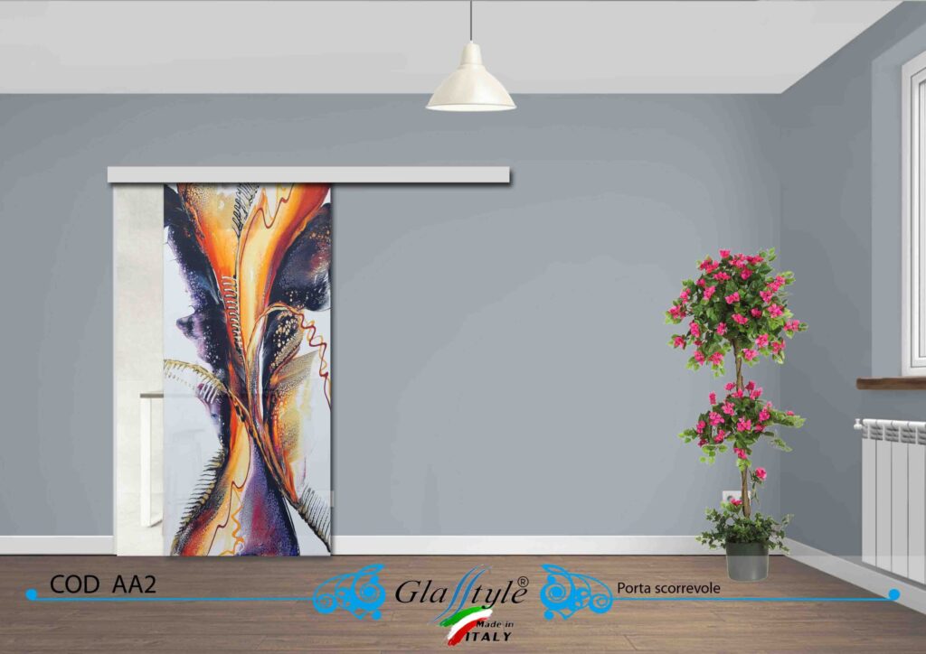 Porta scorrevole in vetro decorata con un'opera d'arte colorata in un ambiente interno.