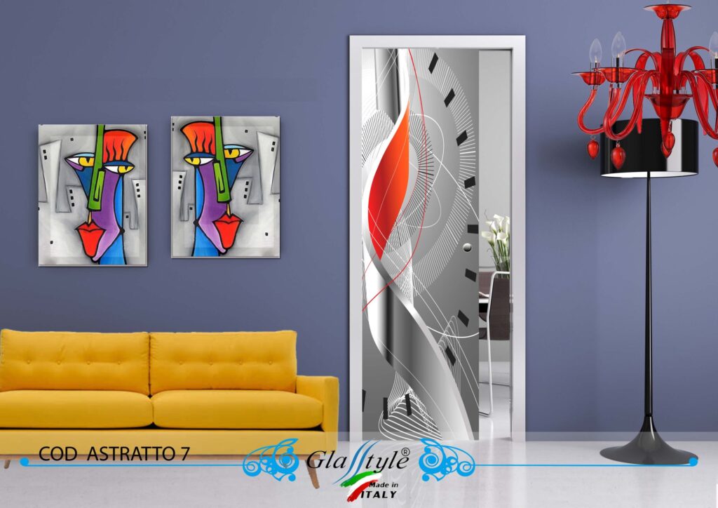 Porta scorrevole in vetro decorata con un'opera d'arte colorata in un ambiente interno.