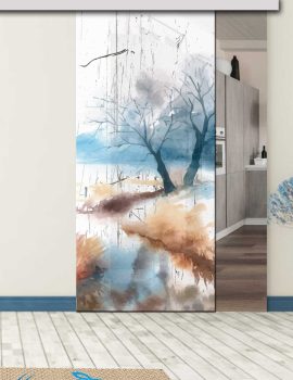 Porta scorrevole in vetro decorata con un'opera d'arte colorata in un ambiente interno. 0021-BELLISSIME-PORTE-IN-VETRO-SCORREVOLI-RISTRUTTURAZIONE-CASA