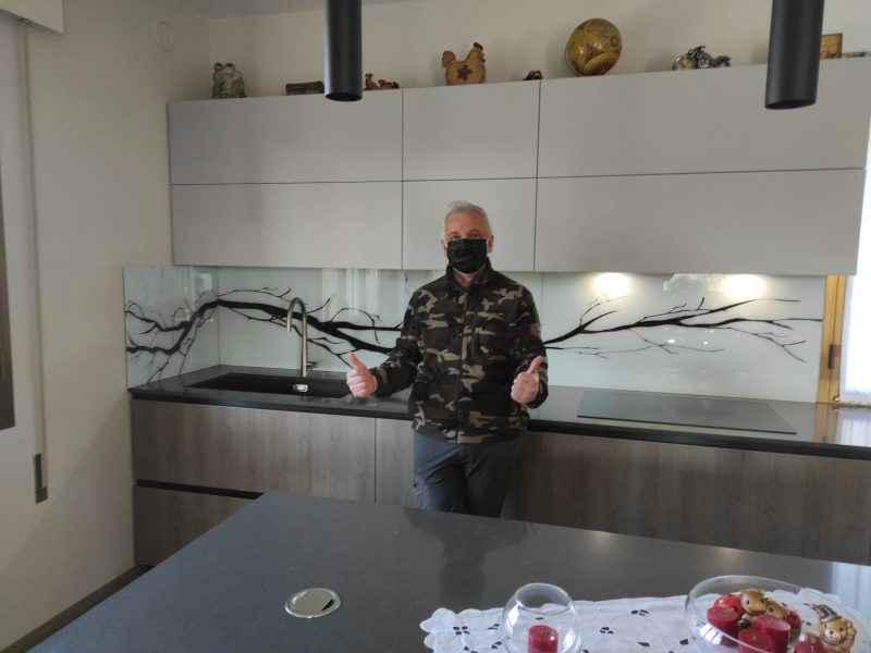 Paraschizzi cucina vetro