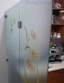 Divisorio per cucina in vetro satinato e temperato lavorato, ideale per ristrutturazioni modello Parigi, con porte e muri rinnovati